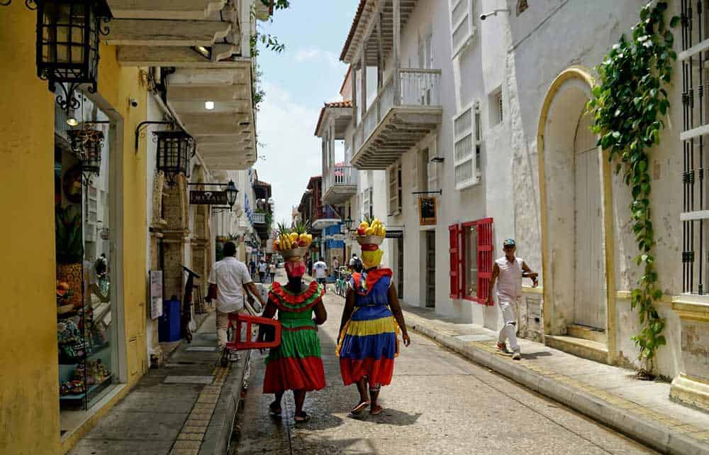 Puedo hacer trámites en Colombia si no hablo español